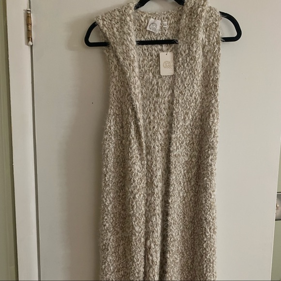 Sweaters - Knee length sleeveless sweater with hood